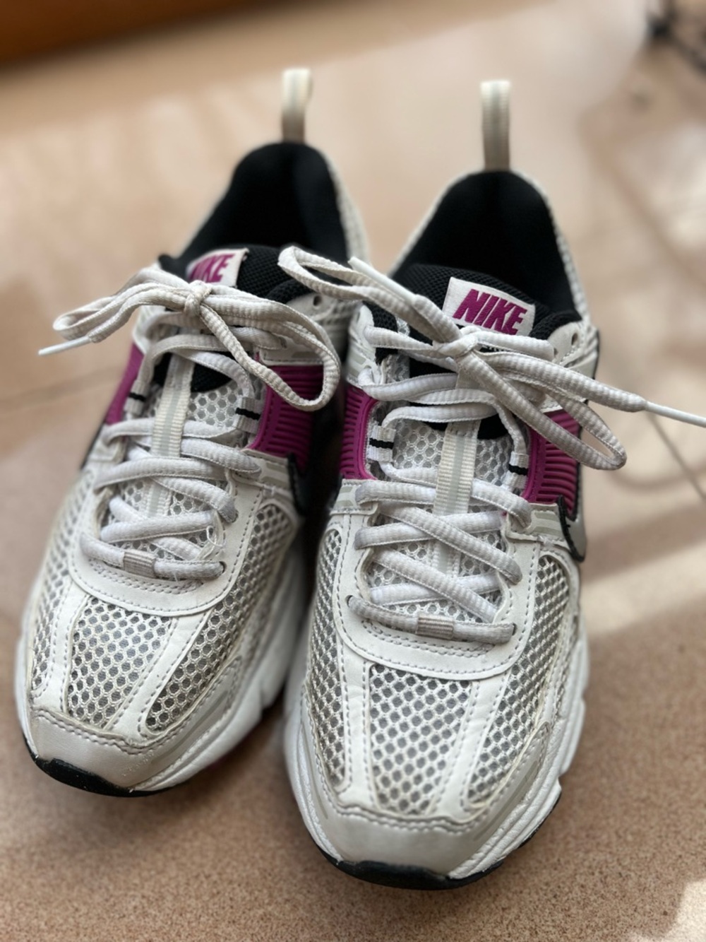 Nike Kids White and Purple Mesh Athletic Sneakers Girl Size 3 Vomero 5